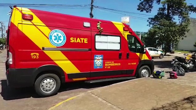 Acidente envolvendo carro e moto deixa duas pessoas feridas na Avenida Carlos Gomes