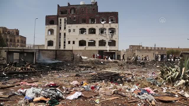 Husiler: Koalisyon uçaklarının Sana'ya düzenlediği saldırıda aynı aileden 10 kişi öldü