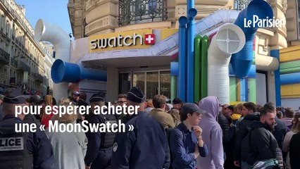 Download Video: Une montre Swatch crée des embouteillages sur les trottoirs des Champs-Elysées