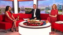 Regardez les studios de la BBC évacués ce samedi en plein direct alors qu'une alarme incendie retentit à l'antenne et les animateurs décident de mettre fin au programme