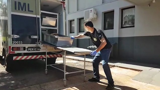 Corpo de Marcelo Dauberto, 36 anos, que foi executado em Três Barras do Paraná, é levado ao IML
