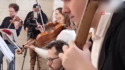 Metro istasyonunda düzenlenen konsere, Harkov Valisi Sinegubov da katıldı