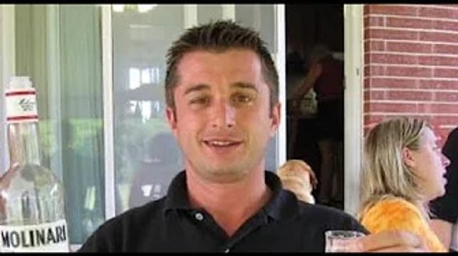 Cade dal tetto di casa mentre pulisce i pannelli fotovoltaici, imprenditore di 53 anni muore sul col