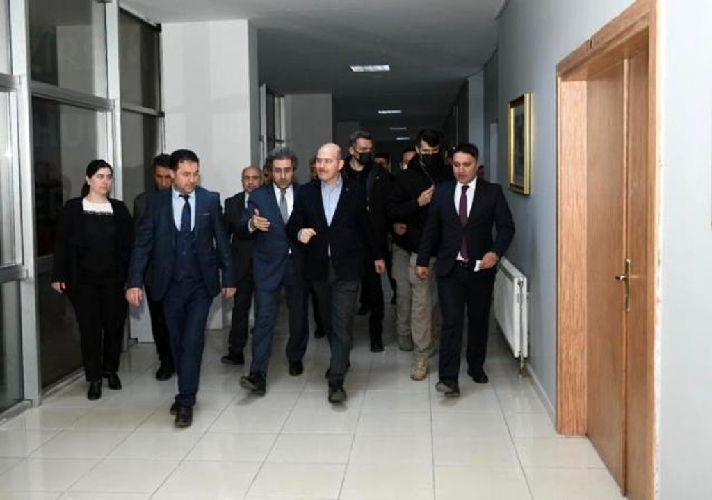 Son dakika: İçişleri Bakanı Soylu, Van Büyükşehir Belediyesinin kurslarını ziyaret etti