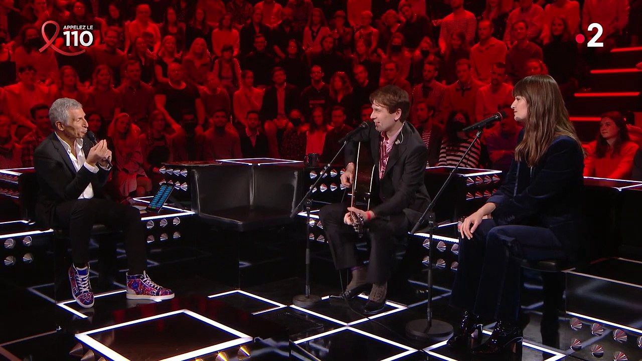 Clara Luciani et son compagnon Alex Kapranos étaient réunis sur le plateau de Taratata ce vendredi soir. @ France 2 / Taratata