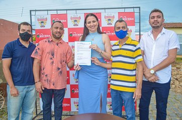 Prefeita de Bom Jesus assina ordens de serviços para obras em escola e estradas vicinais