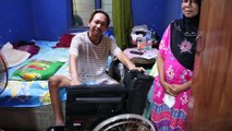 Kunjungi Warga yang Sakit, Kapolres Karanganyar Berikan Bansos Alat Bantu Jalan dan Kursi Roda
