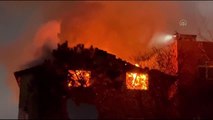 Son dakika haberi: Beykoz'da gecekonduda başlayıp yan binaya sıçrayan yangın söndürüldü