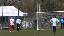 Der Rosdorfer B-Jugend-Torwart hält Elfmeter gegen Hainberg B3