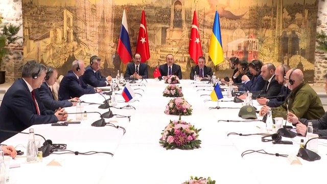 Dışişleri Bakanı Mevlüt Çavuşoğlu, müzakerenin ardından heyetlerle bir araya geldi