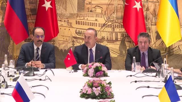 Dışişleri Bakanı Çavuşoğlu, Rusya ve Ukrayna heyetleri ile müzakere toplantısının ardından bir araya geldi
