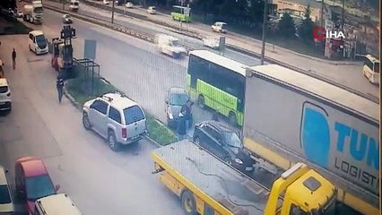 Makas atmak isterken park halindeki TIR'a böyle çarptı