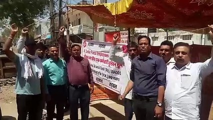 दूसरे दिन भी नहीं बटी डाक, हड़ताल पर रहे डाक कर्मचारी