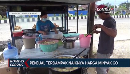 Dekranasda Kabupaten Sorong Serahkan Uang Tunai Dan Sembako Kepada UMKM