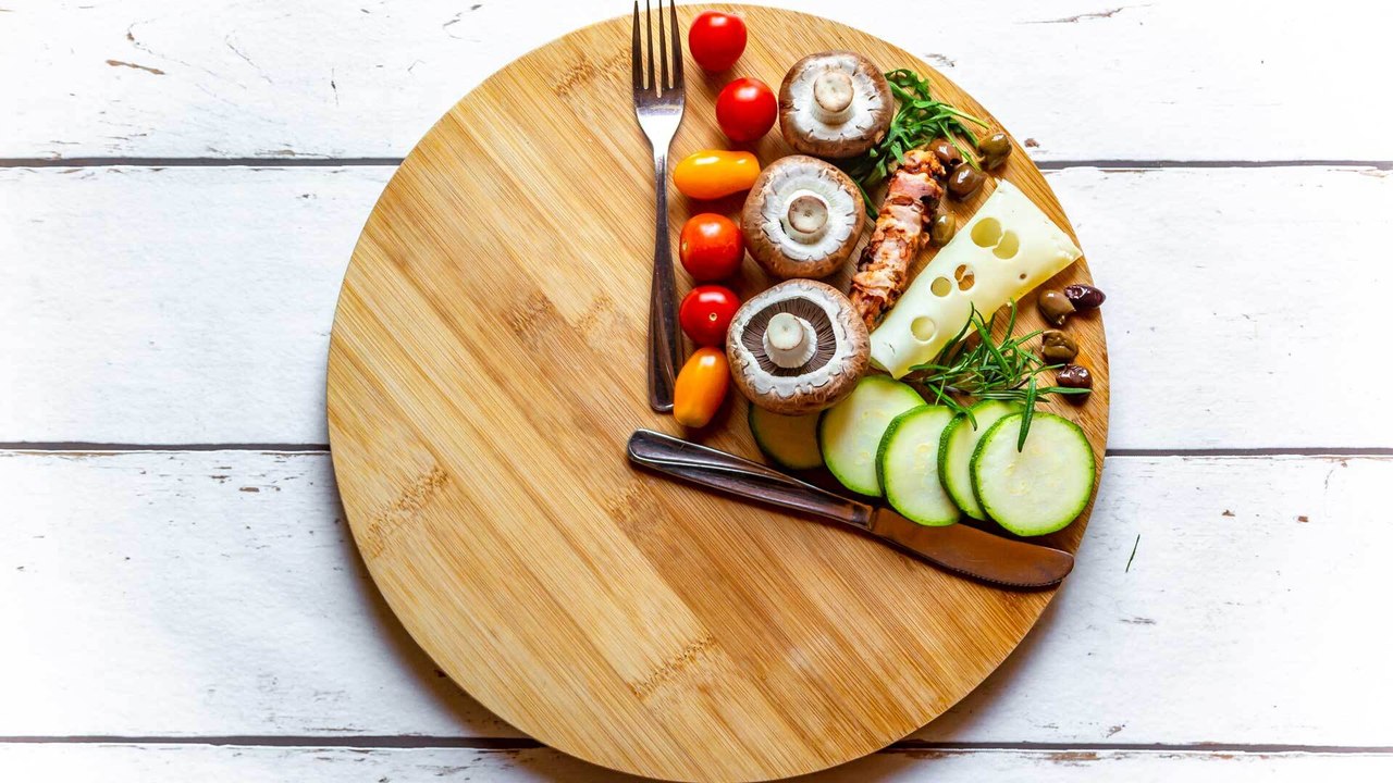 Faste dich schlau: Diesen Effekt hat Fasten auf das Gehirn