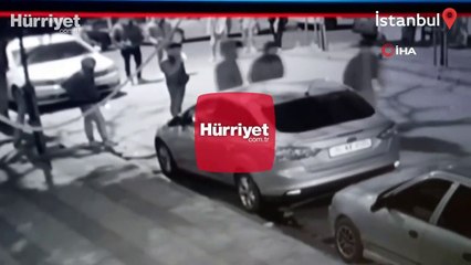 Sokakta tartışan gençlerin silahlı kavgası kamerada