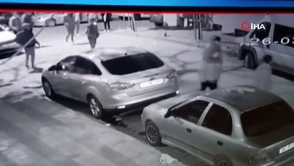 Sokak ortasında silahlı kavga