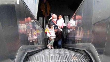 Taksim Metrosu'nda yürüyen merdiven çilesi