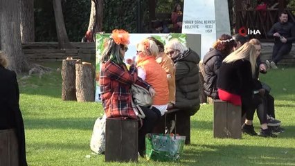 Karnavala gelip kebap ve şırdana akın ettiler... Adanalı esnafın yüzü güldü