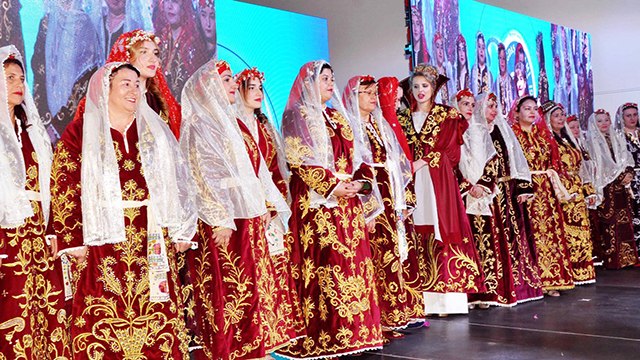 Bodrumlu kadınların “Gelenekten Geleceğe” defilesi hayran bıraktı