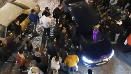 Galata’da hareketli dakikalar: Yol kapatan magandalara polis müdahale etti