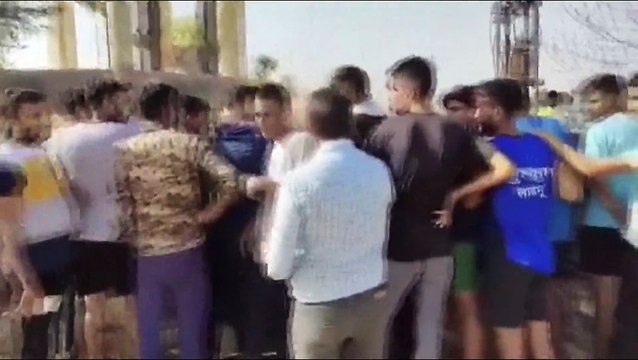 पानी की टंकी के नीचे मिला युवक का शव