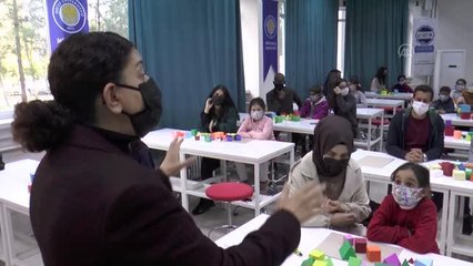 DİYARBAKIR - "Çocuk Üniversitesi"nde geleceğin üniversite öğrencilerini yetiştiriyorlar