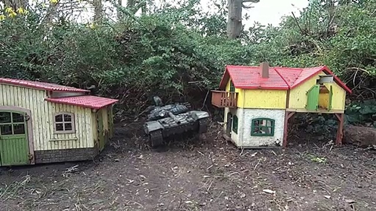 Russian T72 Z tank hit by Switchblade Drone in Ukraine