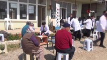 Geleceğin doktor adayları köylerde kapı kapı dolaşarak sağlık taraması yapıyor