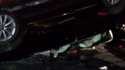 İSTANBUL-KÜÇÜKÇEKMECE'DE OTOMOBİL TAKLA ATTI; 6 KİŞİ YARALANDI