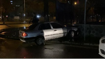 RESTORANI KURŞUNLAYIP KAÇTI, ARACI DUVARA ÇARPINCA YAKALANDI