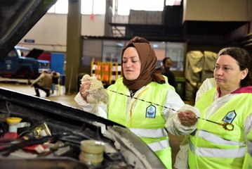 Bursa'da kadın sürücülere araç bakım eğitimi