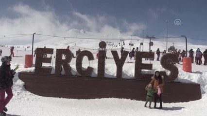 Erciyes'te sucuk yeme yarışması düzenlendi