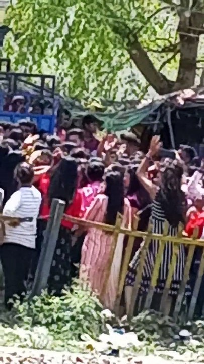 लीलाशाह महाराज की झांकी निकालते हुए लोग