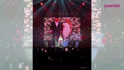 Hadise isteme anına ait görüntüleri konserinde perdeye yansıttı!