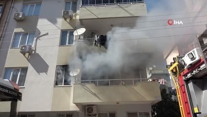 Evinin mutfak kısmı küle dönen kadın gözyaşlarını tutamadı