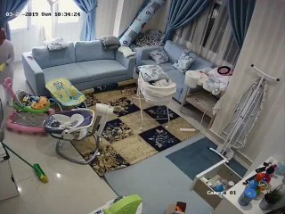 Un bébé sauvé de justesse au moment de l'effondrement du plafond