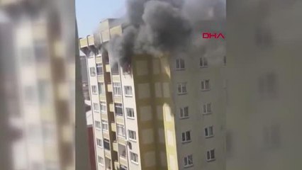 Son dakika haberi... KÜÇÜKÇEKMECE'DE 12 KATLI BİNANIN 11'İNCİ KATINDA YANGIN ÇIKTI