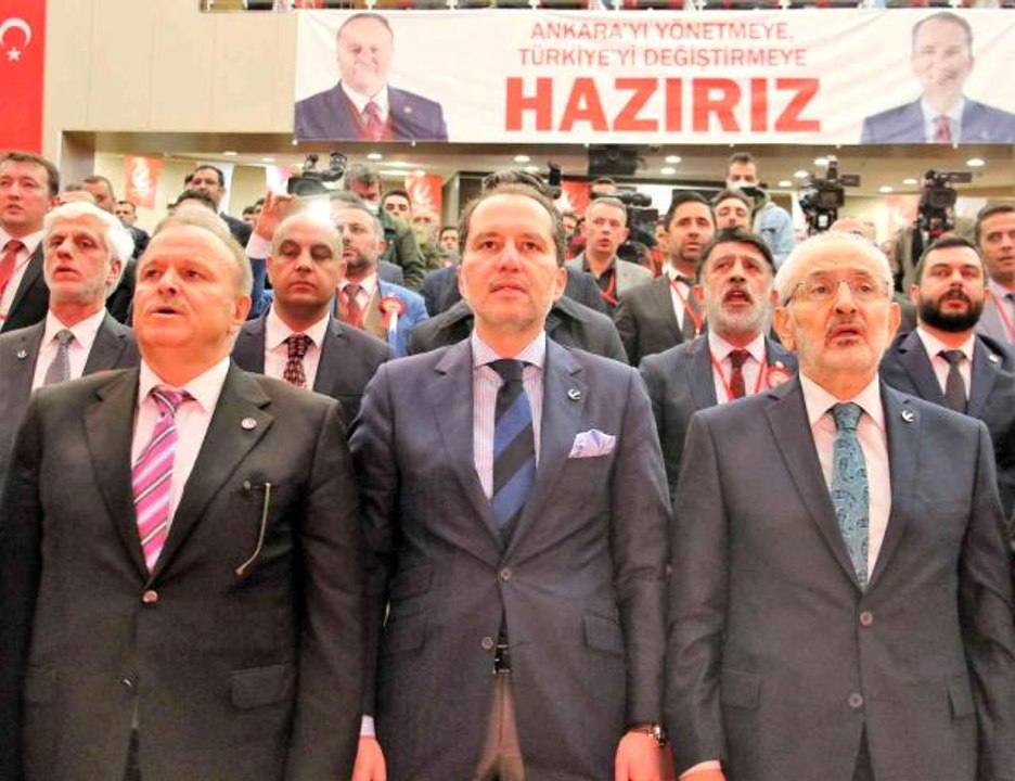 Son dakika: Yeniden Refah Partisi Genel Başkanı Erbakan, partisinin il başkanlığı toplantısında partililerle buluştu