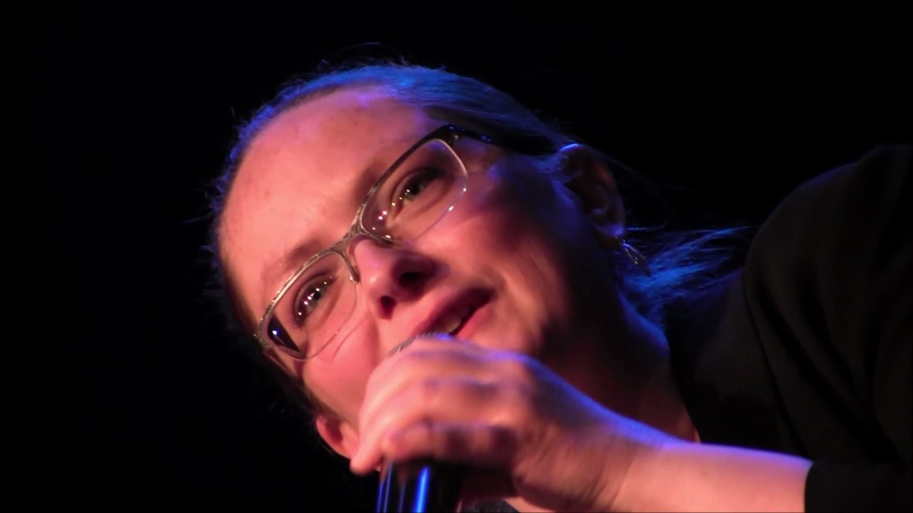 La Présentatrice, Claire