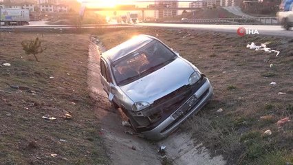 Takla atan otomobil şarampole devrildi