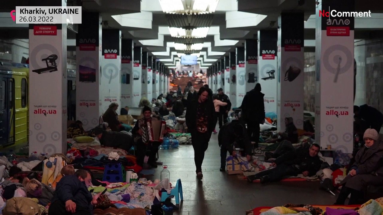 Dans les stations de métro de Kharkiv, transformées en abris pour les civils