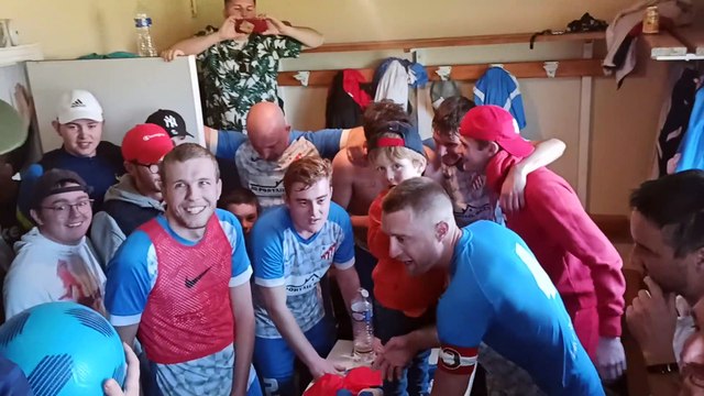 Célébration victoire ! ED Tourville / SC Frileuse (championnat R2 Groupe C le 27/03/2022)