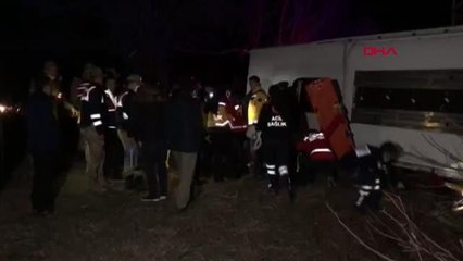 Erzincan'da yolcu otobüsü devrildi: 1 ölü 33 yaralı