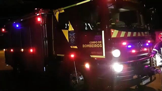 Colisão seguida de capotamento deixa veículos danificados no Neva