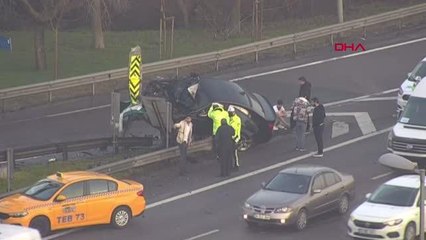 Son dakika gündem: 15 Temmuz Şehitler Köprüsü çıkışında otomobil bariyerlere çarptı