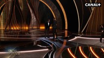 Will Smith gifle Chris Rock aux Oscars qui vient de faire une vanne sur sa femme