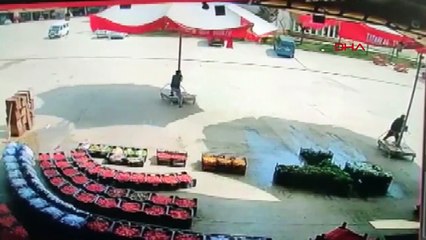 Şiddetli rüzgar yüzünden az kalsın uçacaktı