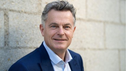 FEMME ACTUELLE - Fabien Roussel : qui est son fils Kevin Oumar, combattant professionnel de MMA ?