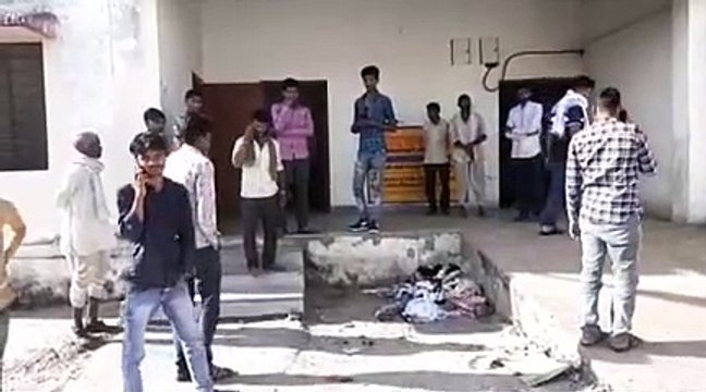 बाइक सवार पांच को पिकअप ने रौंदा, छह साल की बेटी और मां समेत तीन की मौत, पिता-पुत्र गंभीर